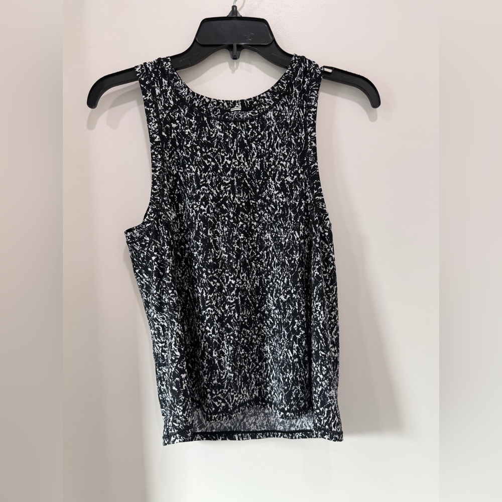 LULULEMON Sole Training Tank- "Ice Breaker White Black (size 2)